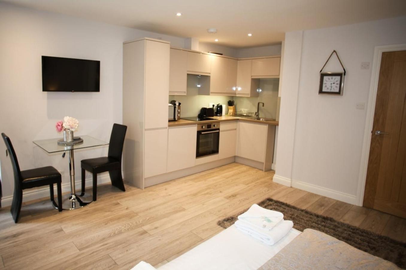 Modern & Prime Location - Cb1 Just Off Mill Rd - Homehost Apartment *