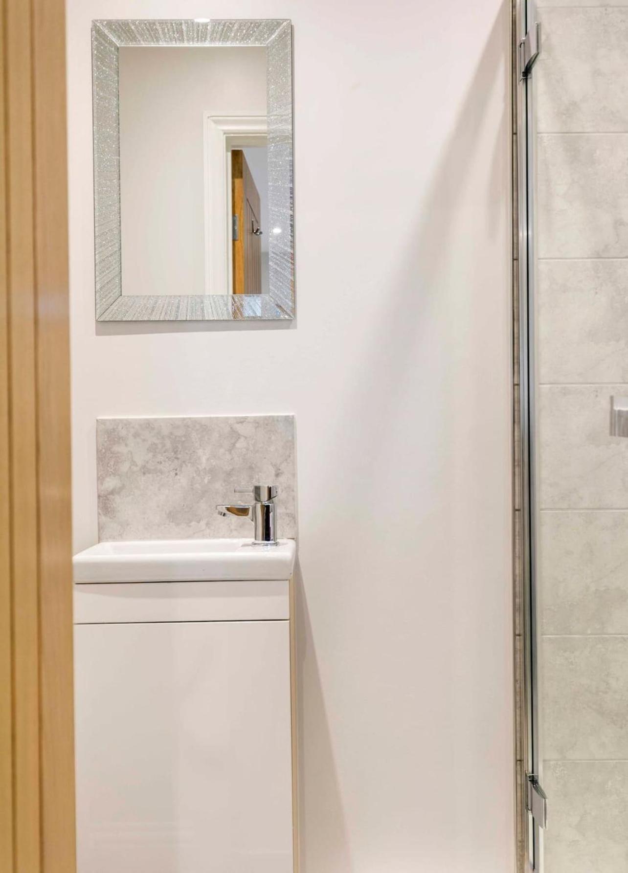 Modern & Prime Location - Cb1 Just Off Mill Rd - Homehost *